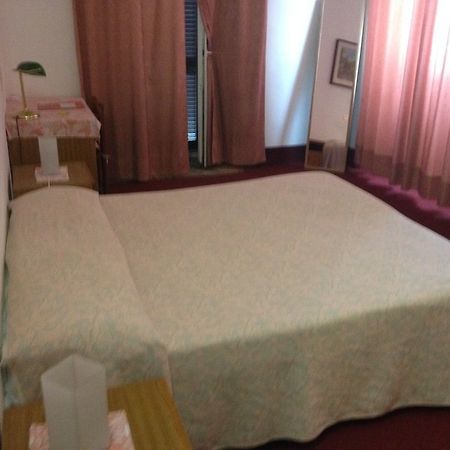 Hotel Moderno Лекко Екстер'єр фото