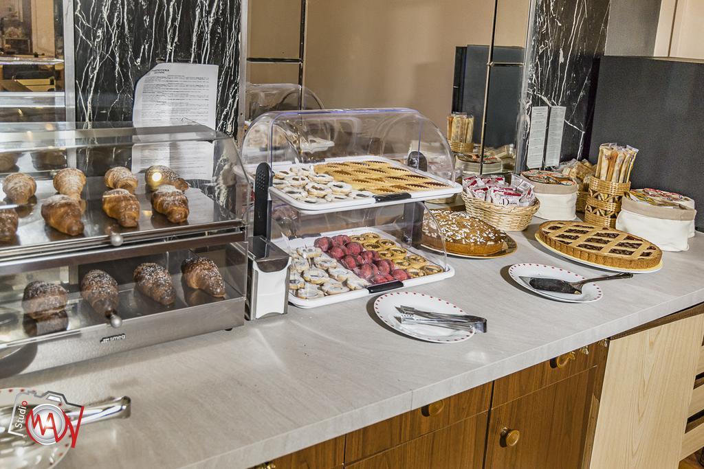 Hotel Moderno Лекко Екстер'єр фото