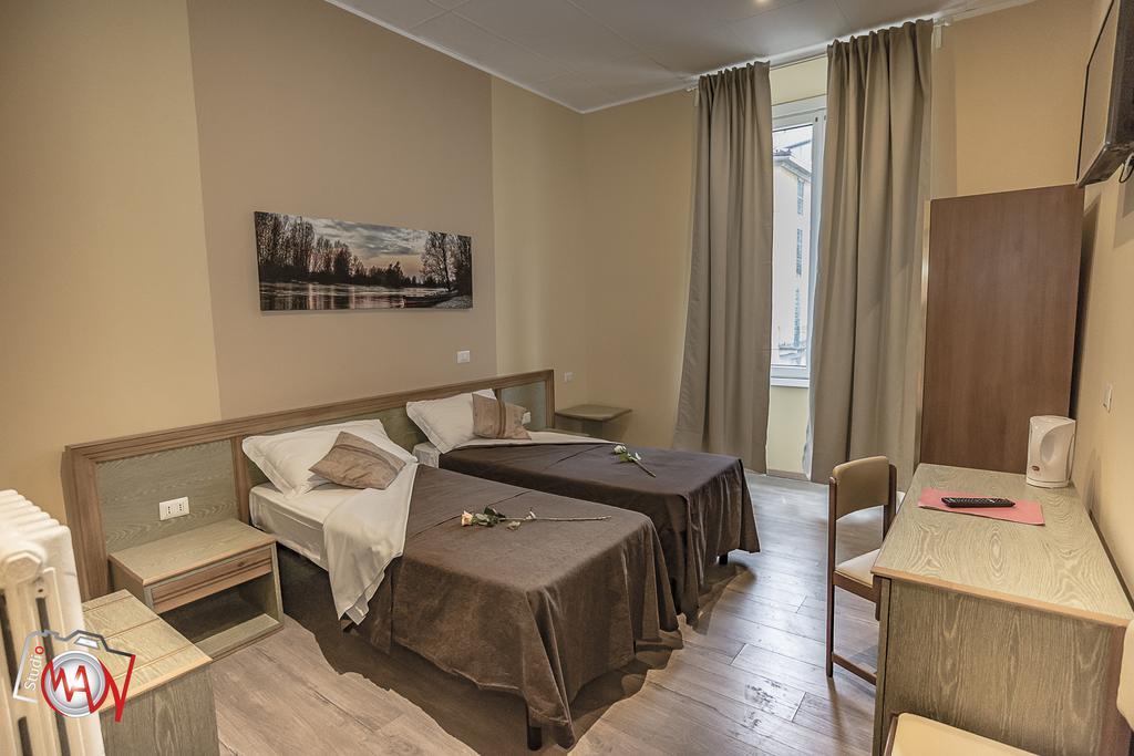 Hotel Moderno Лекко Екстер'єр фото