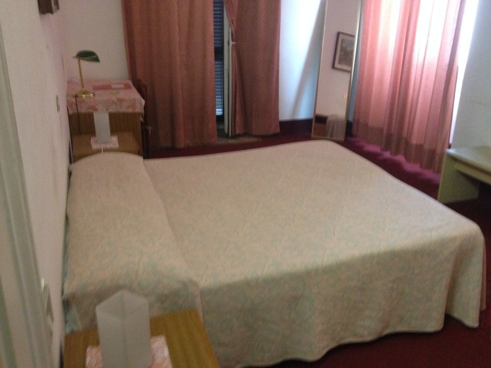 Hotel Moderno Лекко Екстер'єр фото