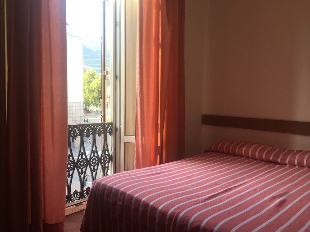 Hotel Moderno Лекко Екстер'єр фото