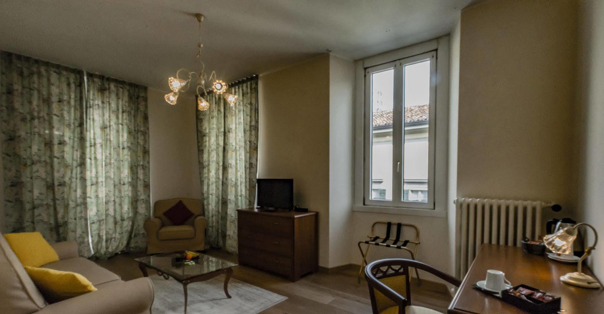 Hotel Moderno Лекко Екстер'єр фото