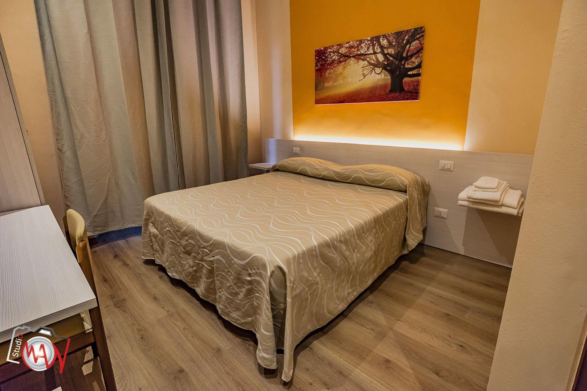 Hotel Moderno Лекко Екстер'єр фото